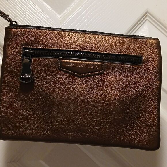Aimee Kestenberg metallic leather wristlet w.chargers - Picture 2 of 6